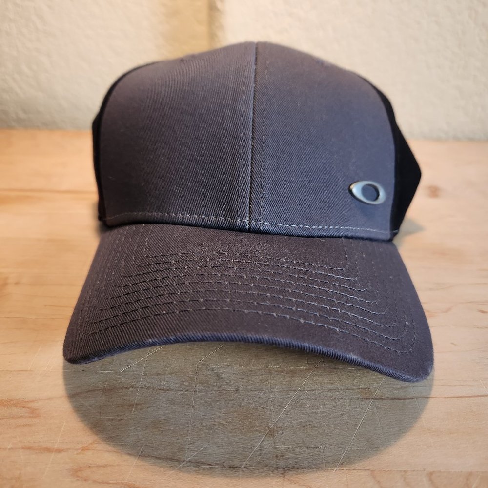 Oakley Cap